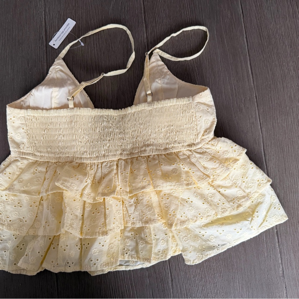 Hollister Easy Tiered Blouse Yellow Eyelet NWT - Picture 2 of 2